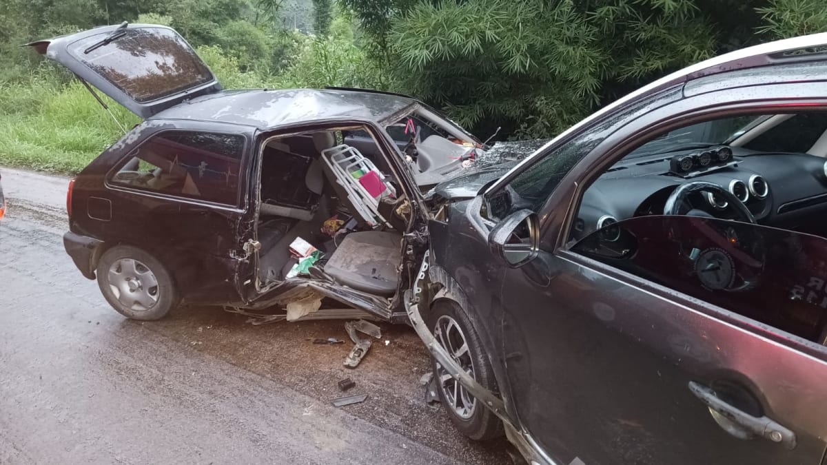 Acidente grave entre dois carros na BR-280 em Corupá deixa criança em estado grave