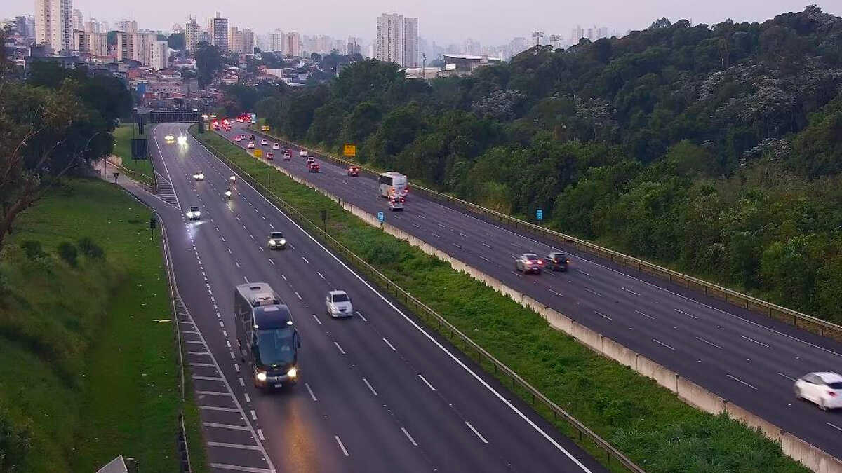 Retorno do feriado de Páscoa tem trânsito leve nas rodovias que ligam litoral a São Paulo