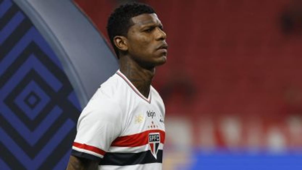 São Paulo enfrenta impasse com zagueiro Robert Arboleda que viajou ao Equador sem avisar