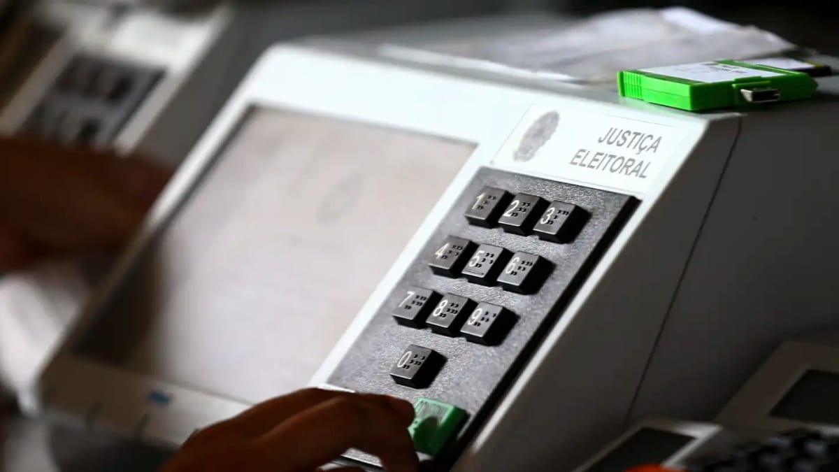 Onze governadores deixam cargos para disputar eleições em outubro