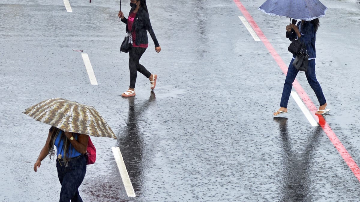 Inmet emite alerta de chuvas intensas para várias regiões da Bahia até segunda-feira à noite