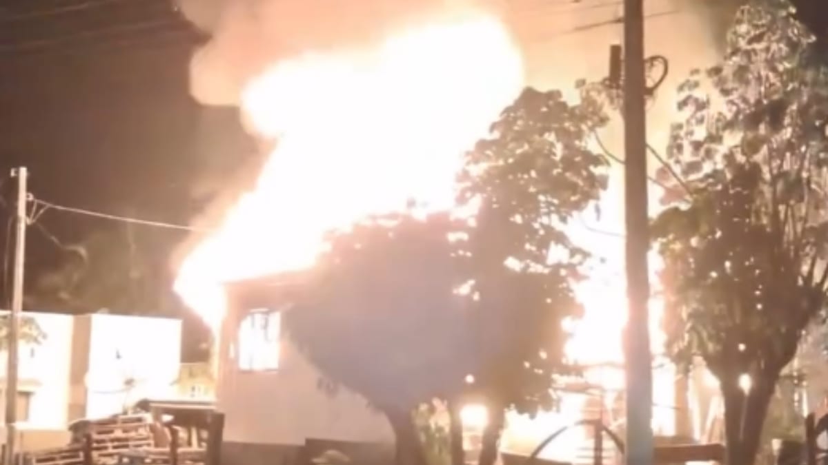 Incêndio destrói casa de madeira e deixa morador em estado grave em Mondaí