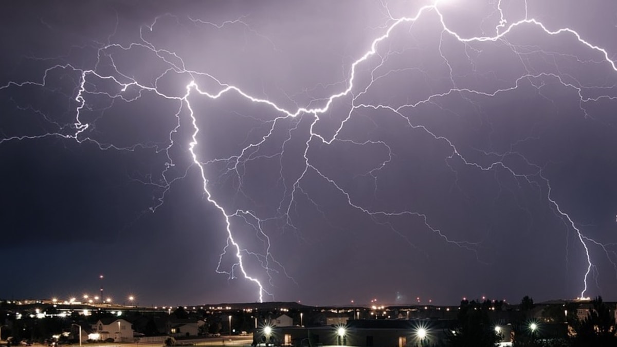Semana começa com chuva forte e alerta de temporais em várias regiões do Brasil