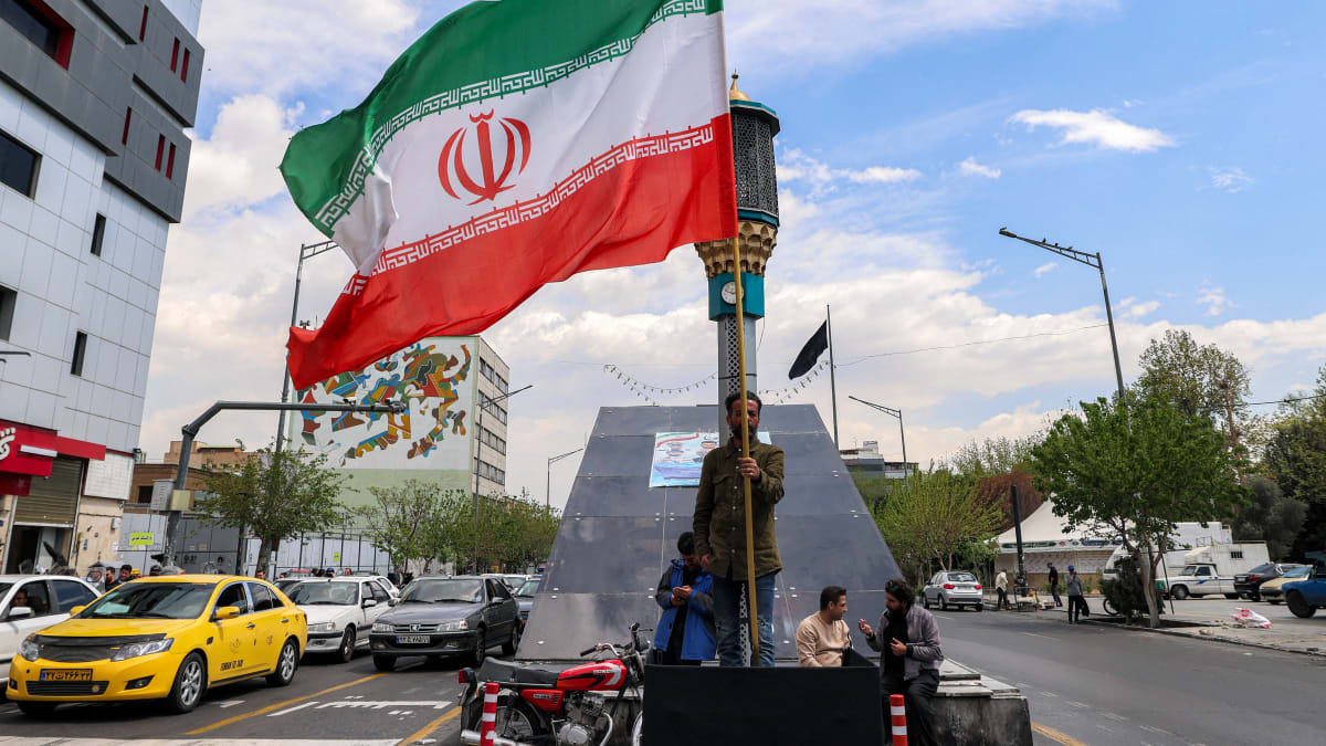 Preços do petróleo ultrapassam US$ 110 com tensão no Estreito de Ormuz