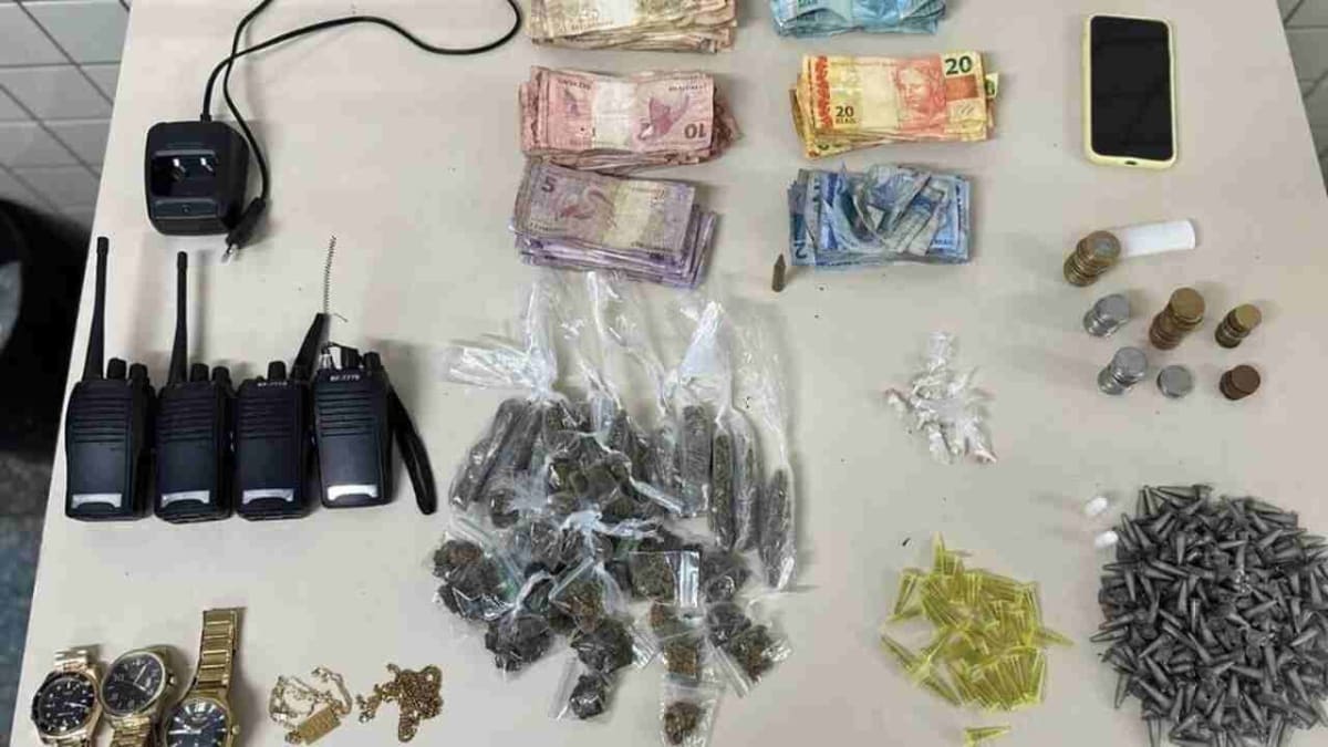 Adolescente é apreendido com drogas e mais de R$ 3 mil em Lauro de Freitas