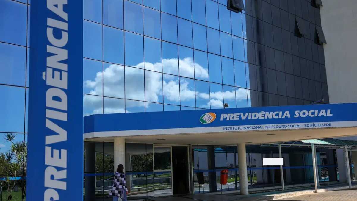 INSS antecipa 13º salário de aposentados em 2026, mas pagamento será dividido