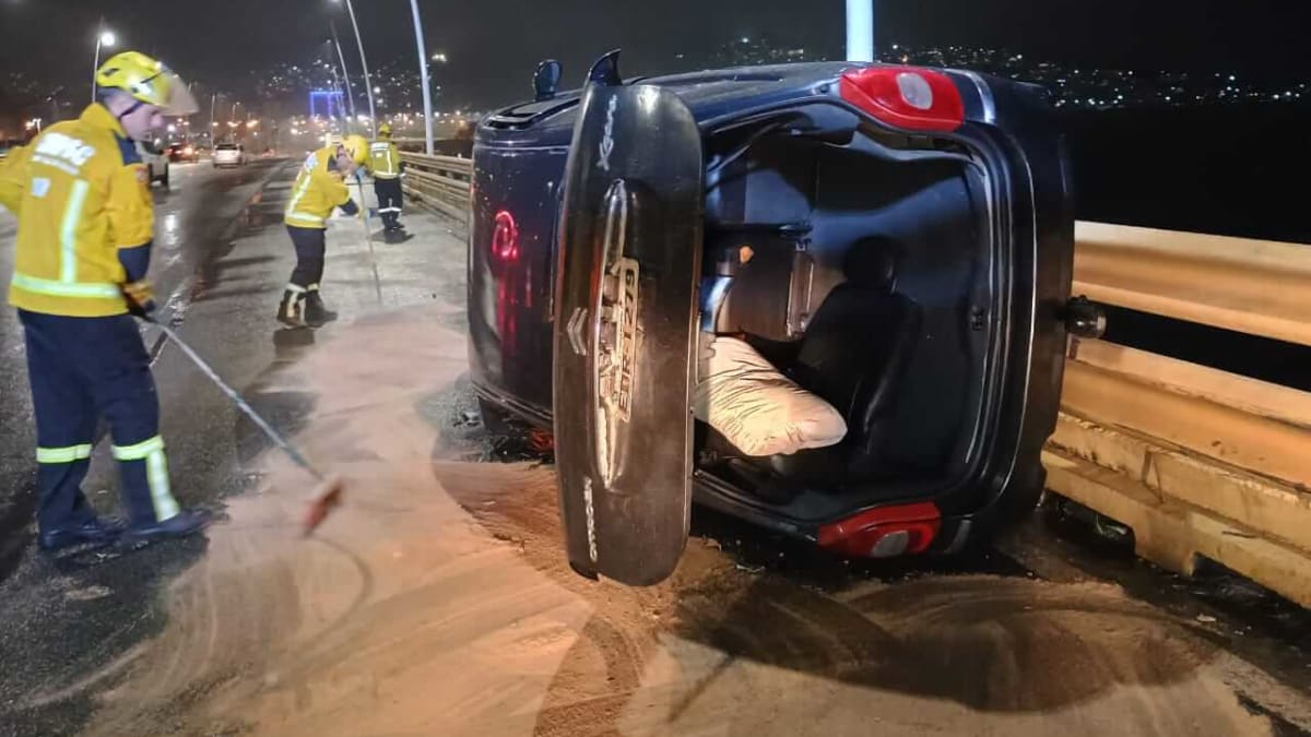 Acidente na Ponte Pedro Ivo deixa motorista ferido e afeta iluminação no acesso à Ilha
