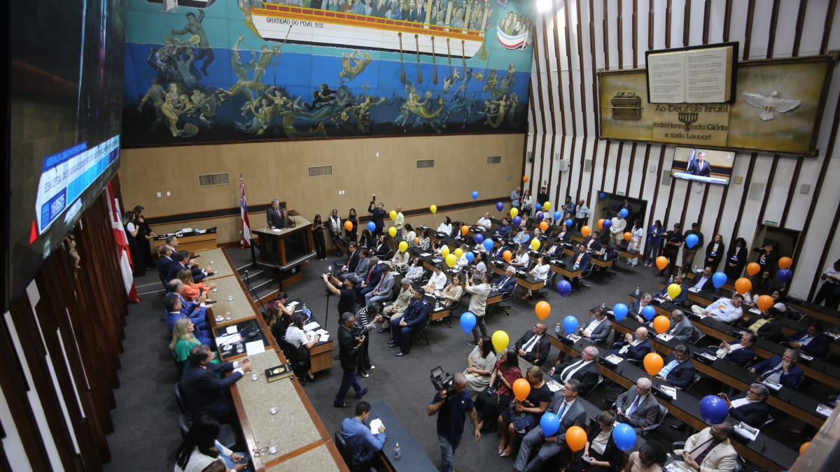 Janela de transferências partidárias desfalca legendas com deputados estaduais na Bahia