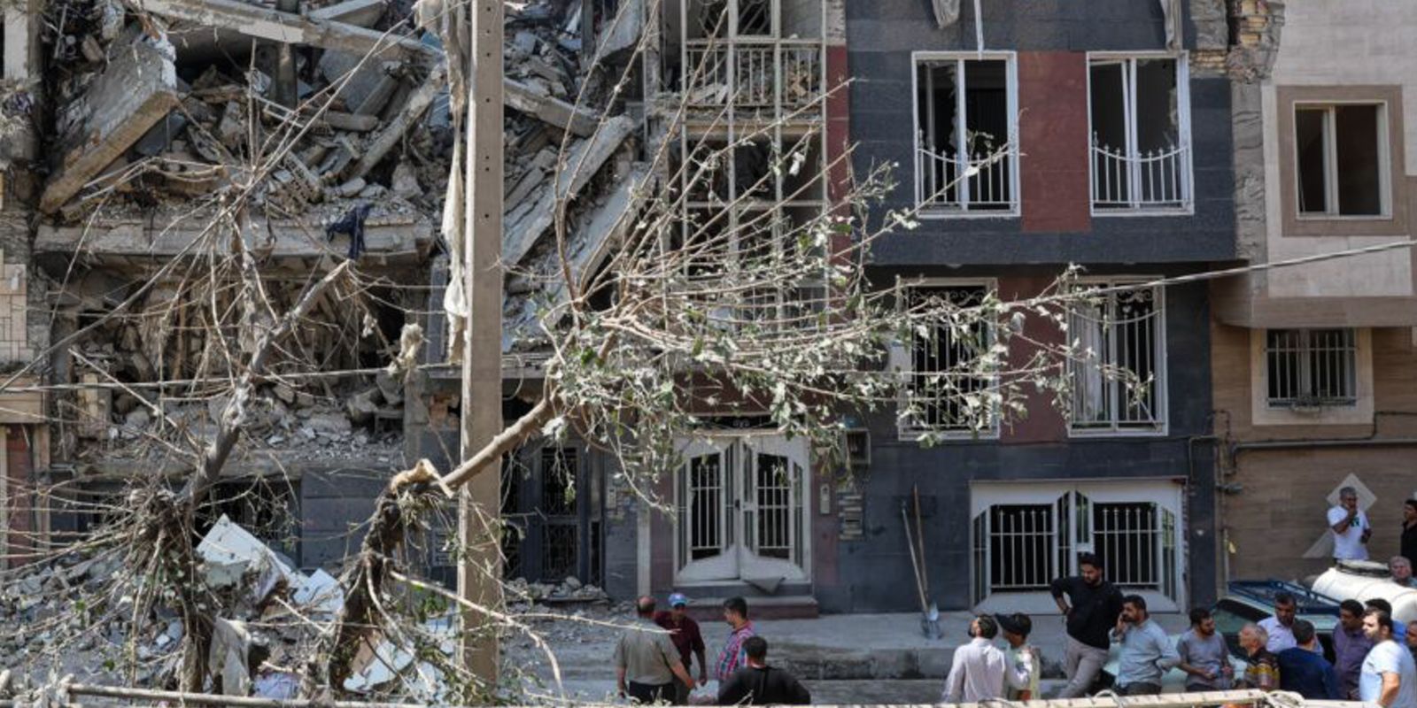 Irã desafia EUA e controla Estreito de Ormuz