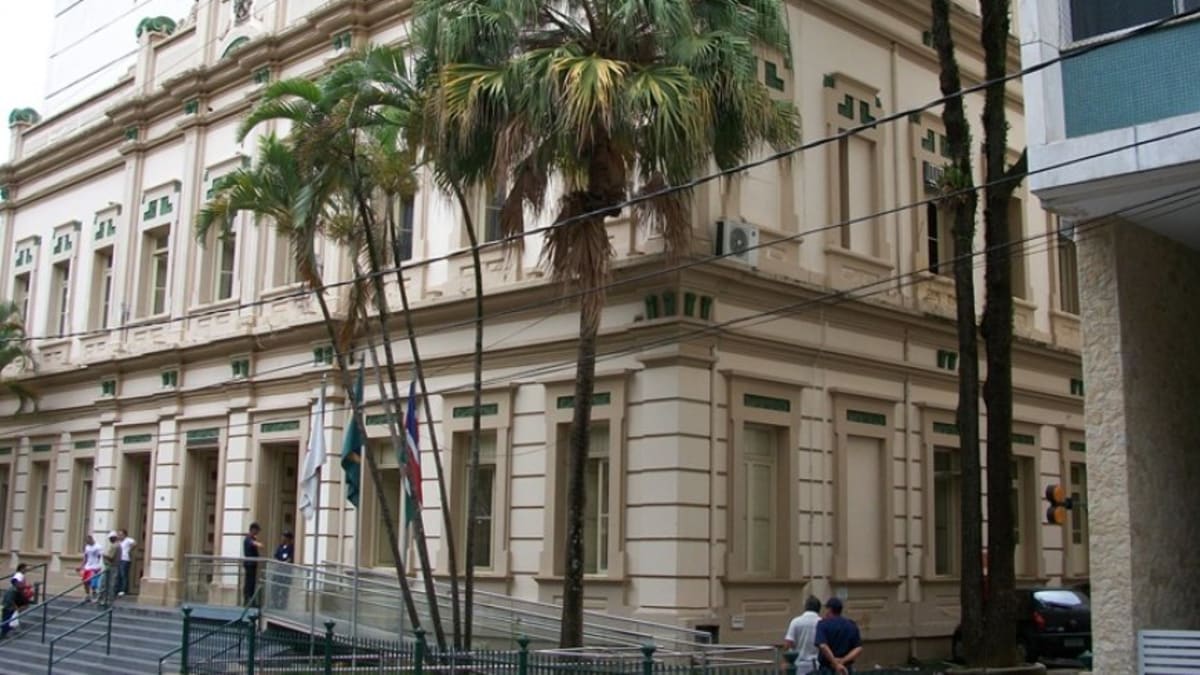 Câmara de Juiz de Fora entrega Medalha do Mérito Legislativo 2026 incluindo Bolsonaro