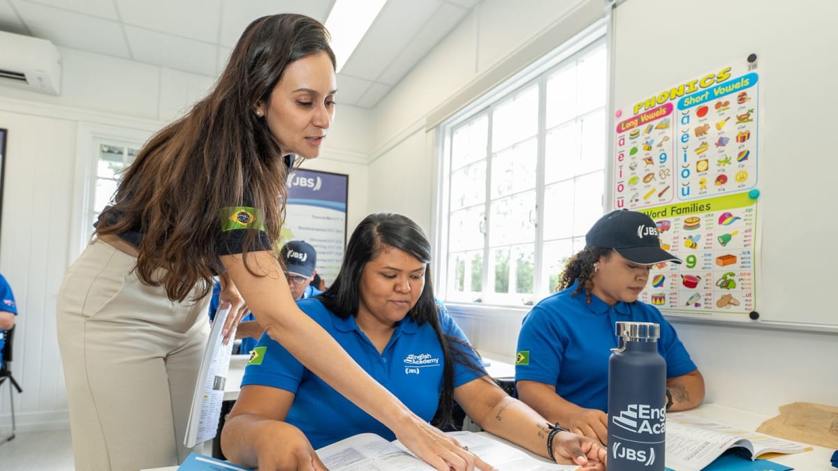 JBS inaugura escola de inglês na Austrália para capacitar profissionais brasileiros