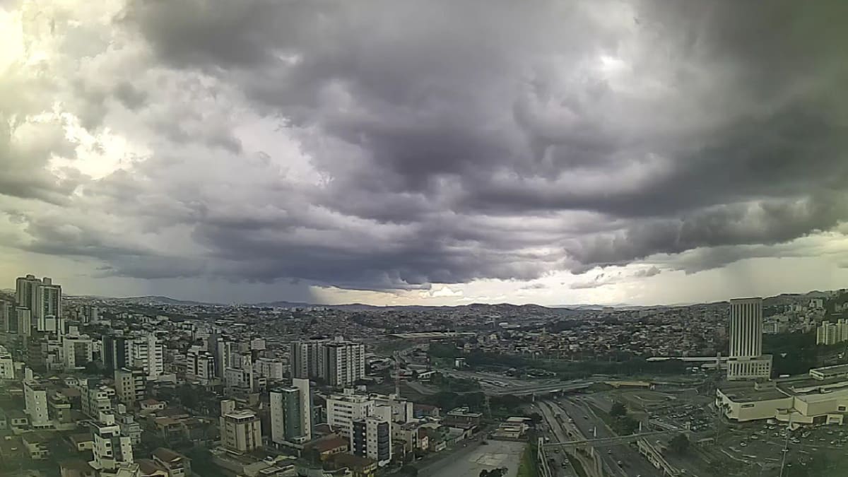 Inmet emite alerta de chuvas para Belo Horizonte e 445 municípios de Minas Gerais