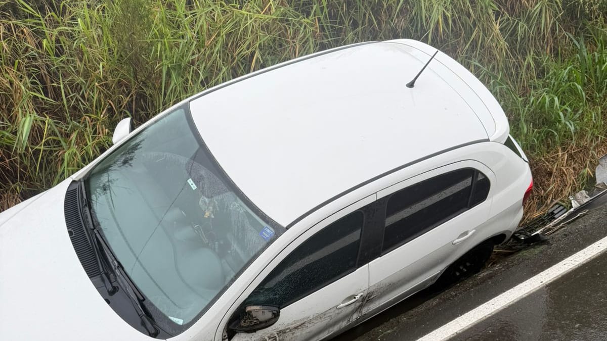 Saída de pista mobiliza bombeiros em Jaguaruna