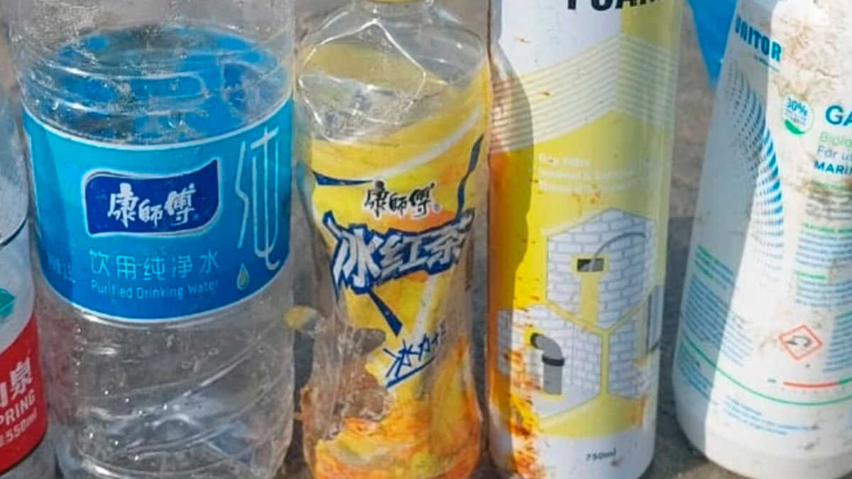 Lixo asiático percorre mais de 17 mil km e invade praias do litoral de São Paulo