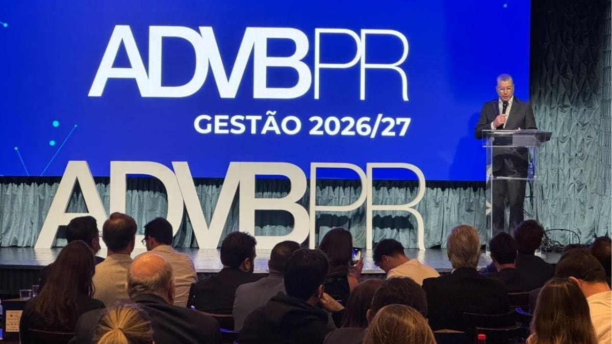 Roberto Herrera assume presidência da ADVB/PR para o biênio 2026-2027