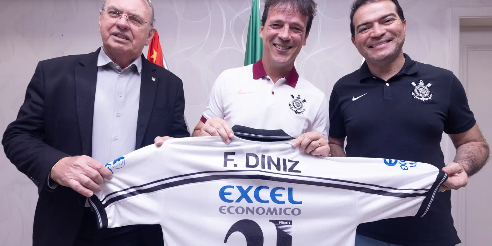 Fernando Diniz assume comando do Corinthians