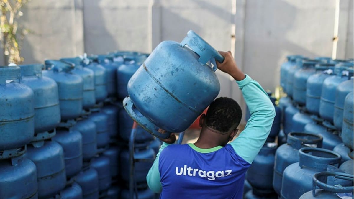 Preço do gás de cozinha sobe 15,3% na Bahia; governo anuncia pacote para conter alta dos combustíveis