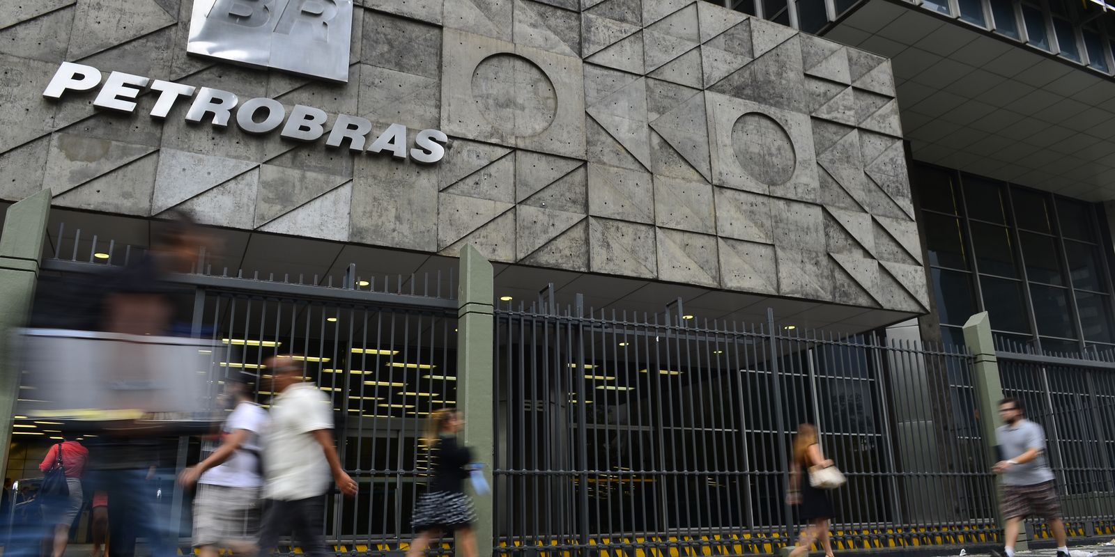 Petrobras destitui diretor após leilão polêmico de gás de cozinha