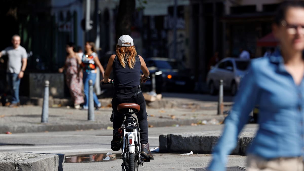 Prefeito Eduardo Cavaliere defende decreto que regulamenta circulação de veículos elétricos no Rio de Janeiro