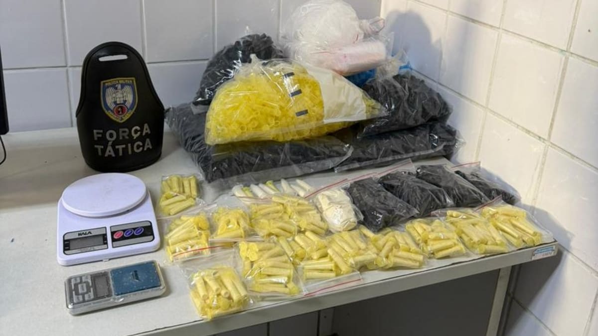 Homem é preso com 455 pinos de cocaína em imóvel na Serra