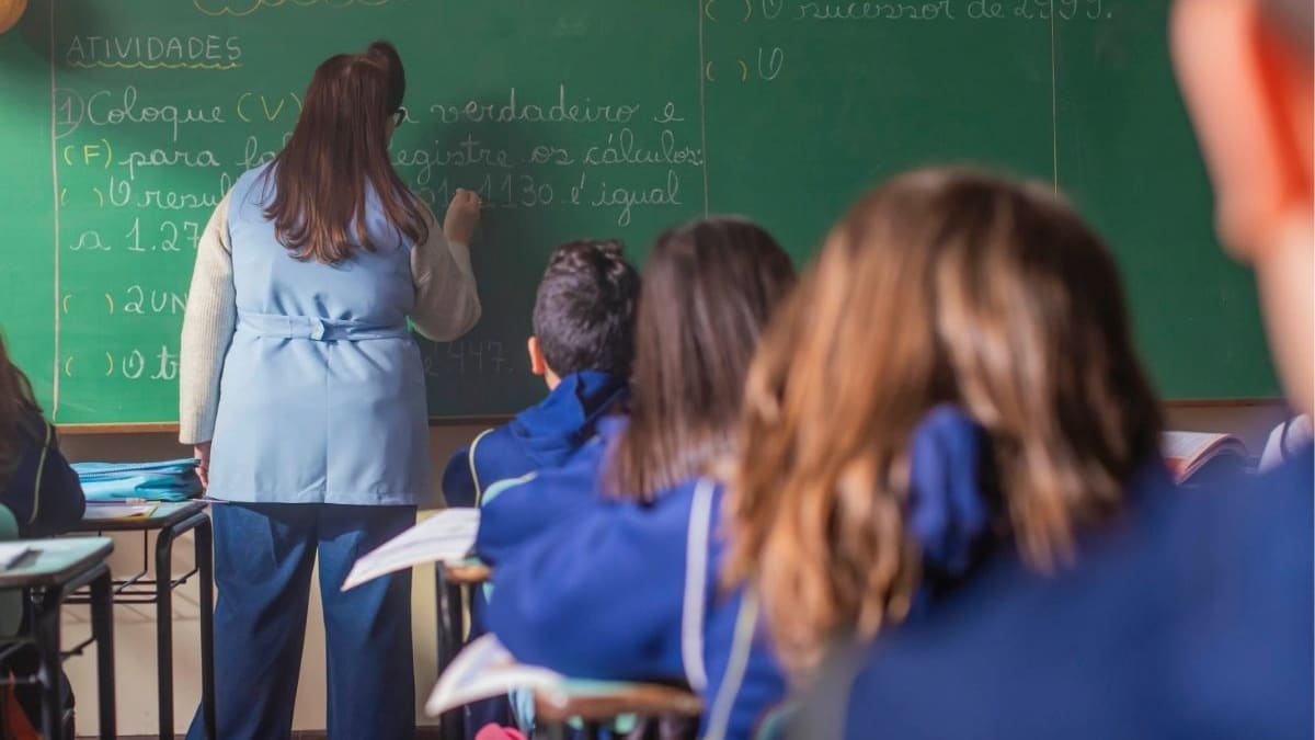 Professores da rede municipal de Curitiba entram em greve a partir desta quarta-feira
