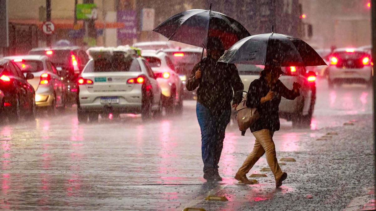 Defesa Civil emite alerta para chuva intensa e vendaval em Porto Alegre