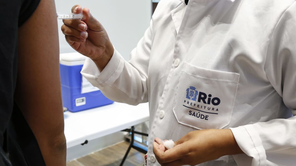 Campanha de vacinação contra a gripe enfrenta falta de doses em unidades da Zona Sul do Rio