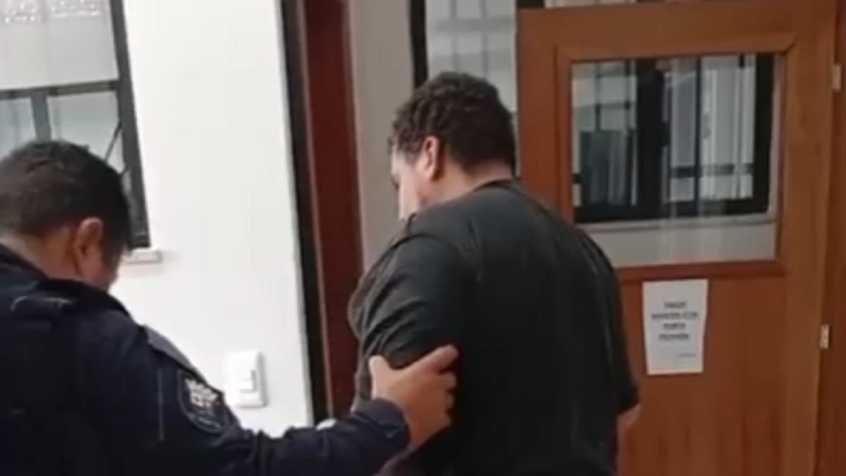 Homem é preso após agredir companheira com faca em Vitória