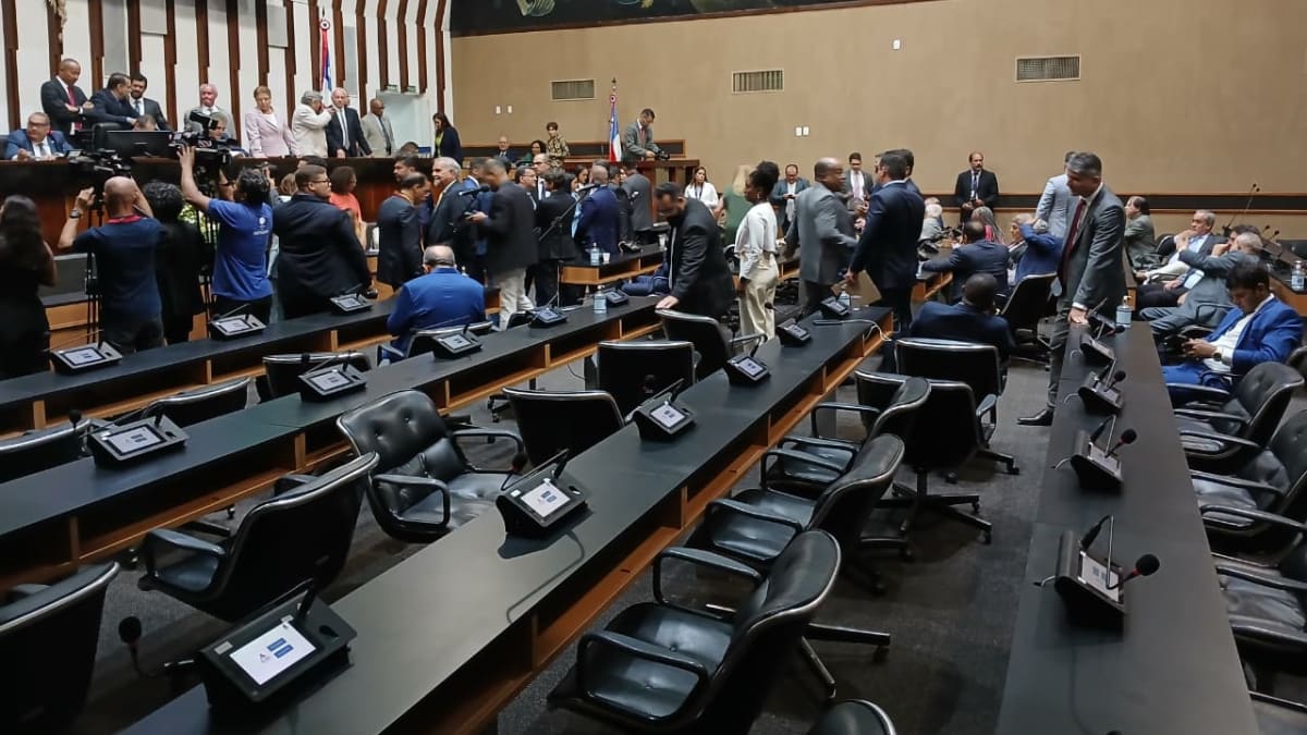 Acordo entre partidos explica movimentações na janela de transferências na Bahia