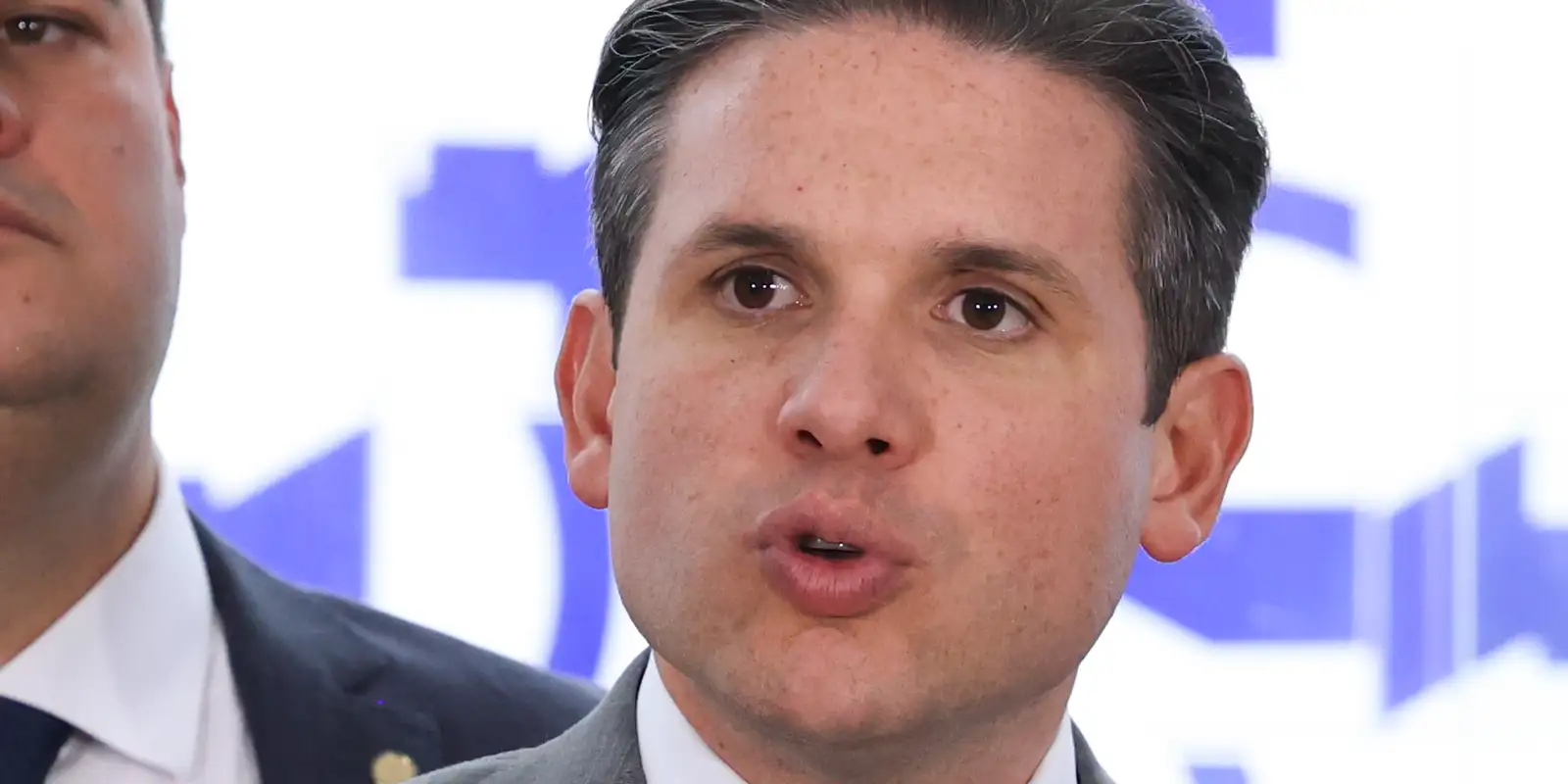 Governo desiste de urgência para fim da escala 6x1