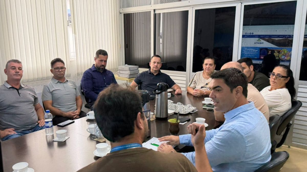 Prefeito e vereadores de Itapema pressionam Celesc por melhorias no sistema elétrico