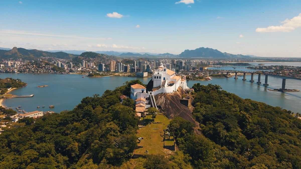 Penhasco da Penha em Vila Velha revela história e cultura do litoral capixaba