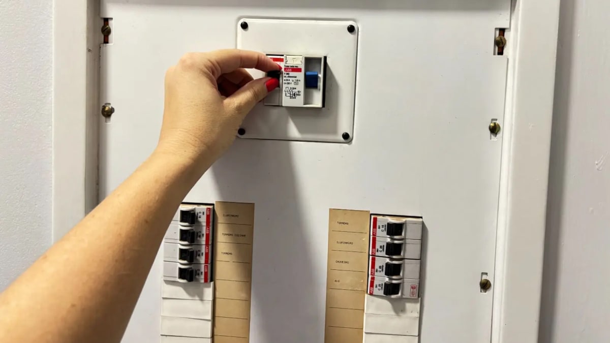 Incêndios elétricos em imóveis fechados aumentam alerta em Goiás