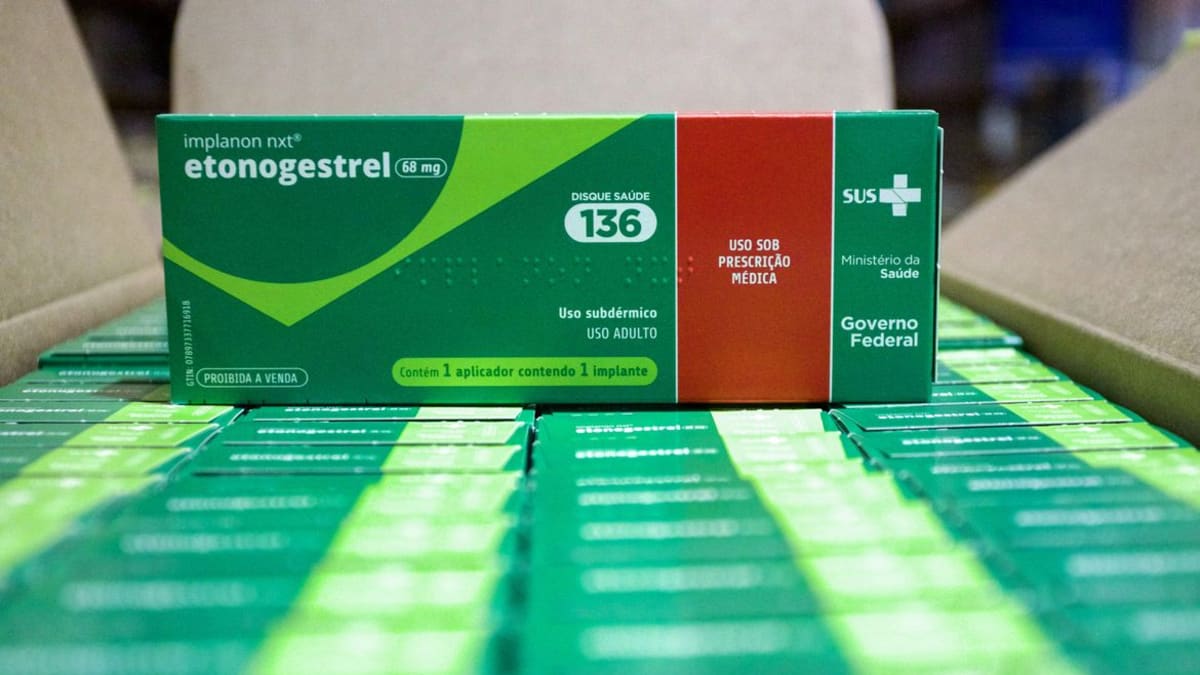 SUS amplia oferta de implantes hormonais após qualificação de profissionais