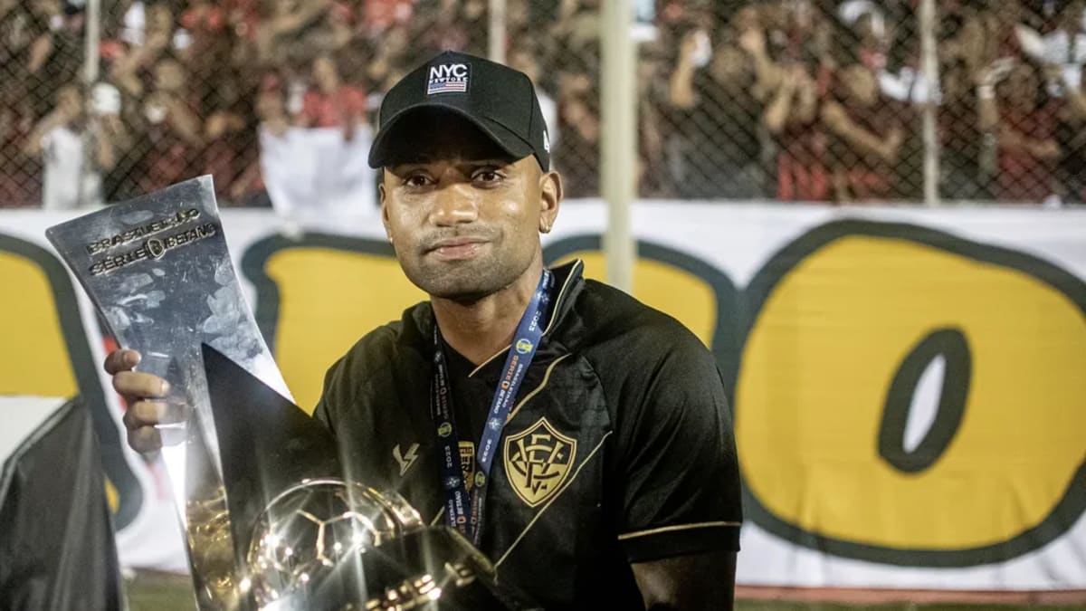 Vitória pagará R$ 240 mil a Dionísio após acordo na Justiça do Trabalho