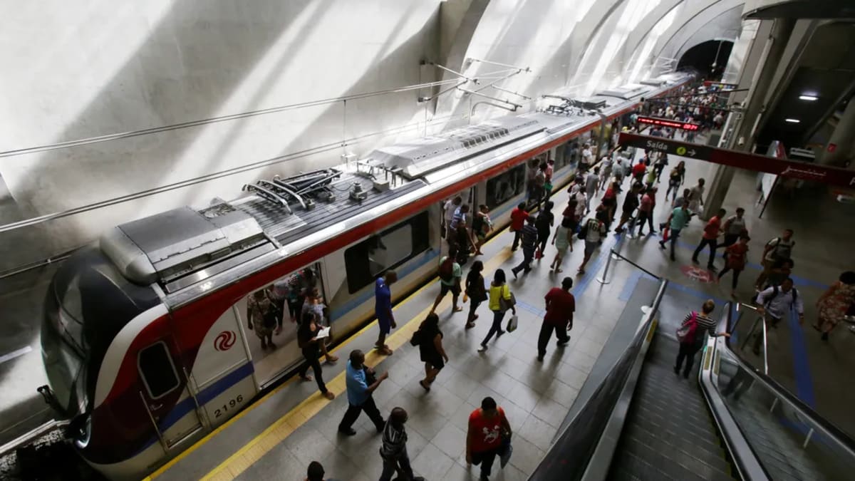 Lei de vagão exclusivo para mulheres no metrô de Salvador segue suspensa um ano após sanção