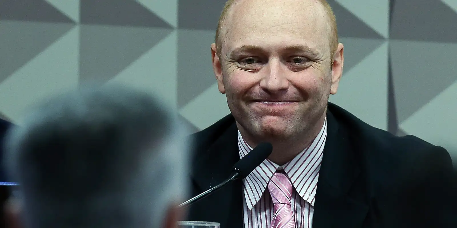 Ministro do STF reduz pena de hacker condenado por invasão ao CNJ