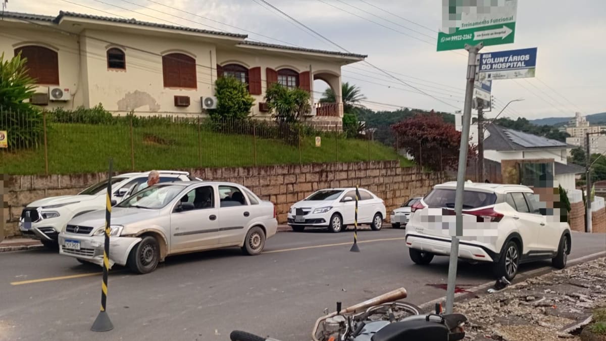 Motociclista fica ferido em acidente no Centro de Urussanga