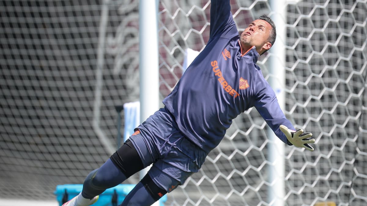 Fábio, goleiro do Fluminense, se torna o jogador mais velho a atuar na Copa Libertadores