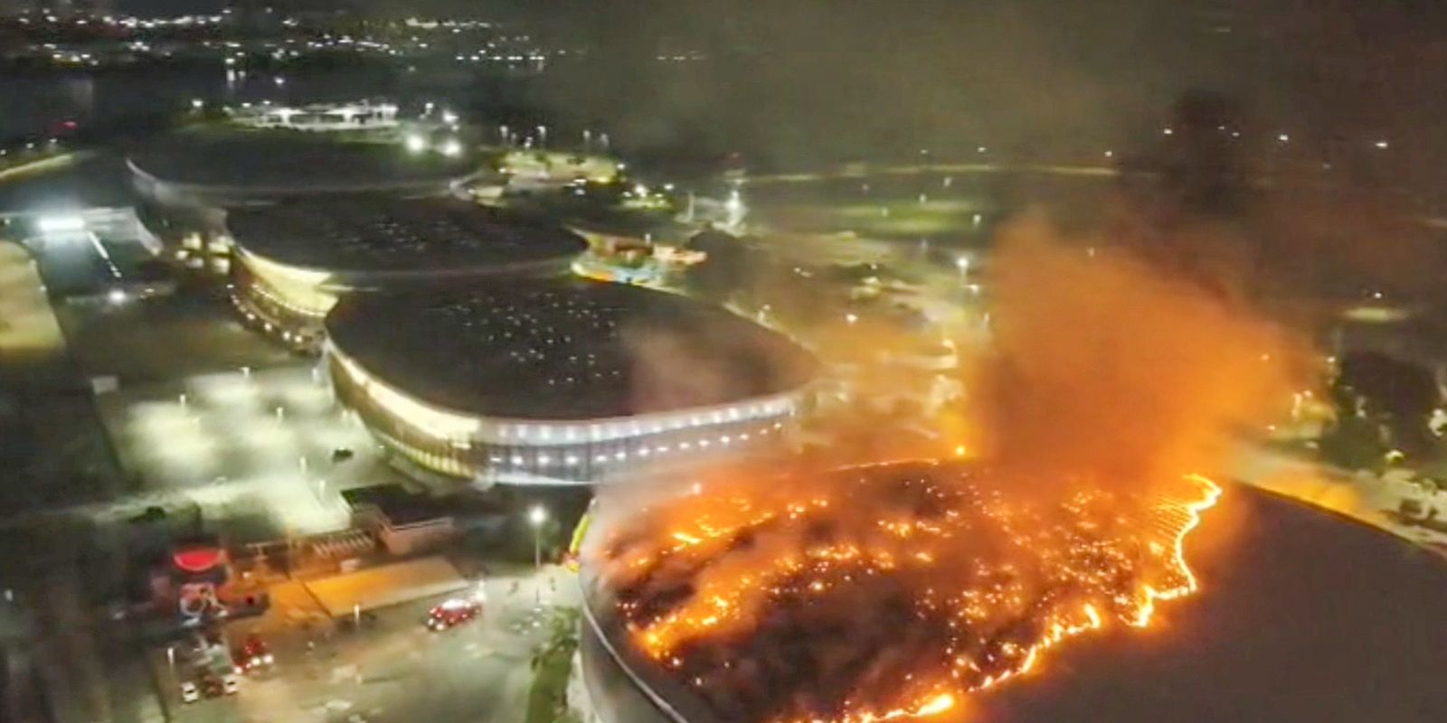Incêndio atinge teto do Velódromo do Parque Olímpico no Rio