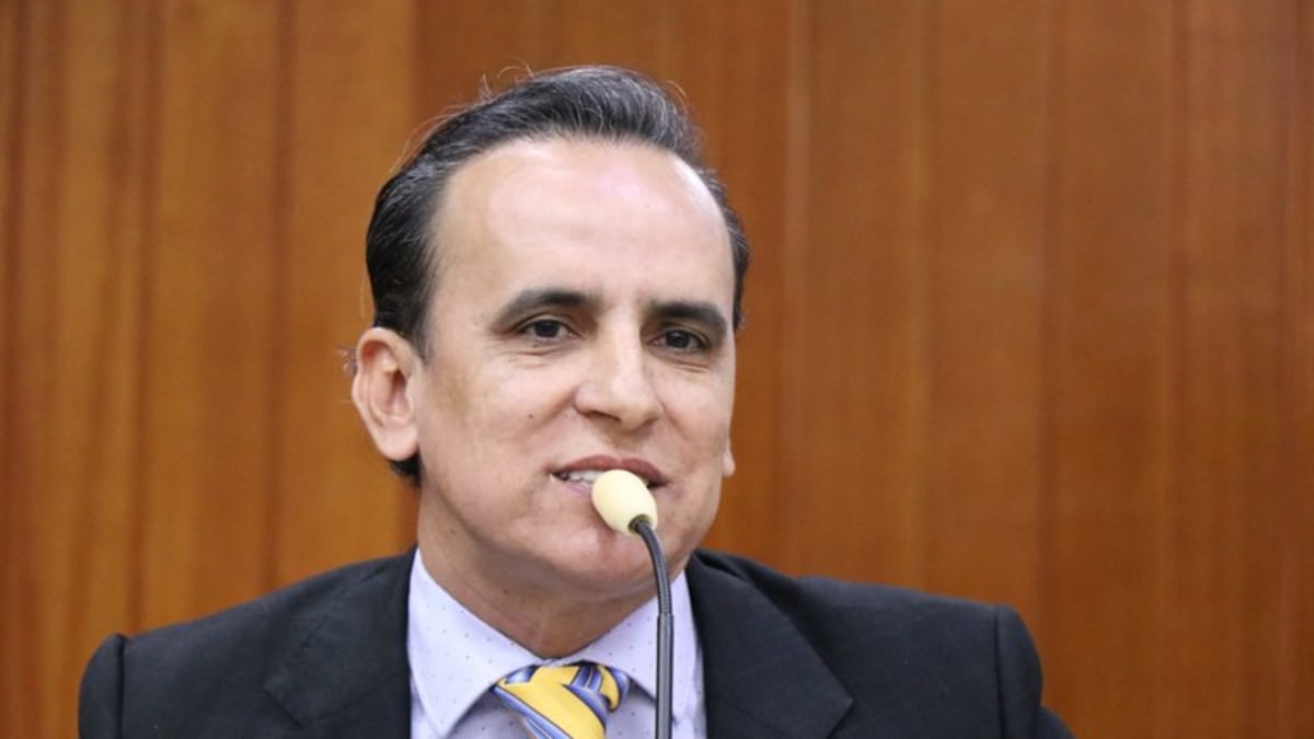 Zander Fábio assume cadeira na Câmara de Goiânia após licença de Léia Klebia