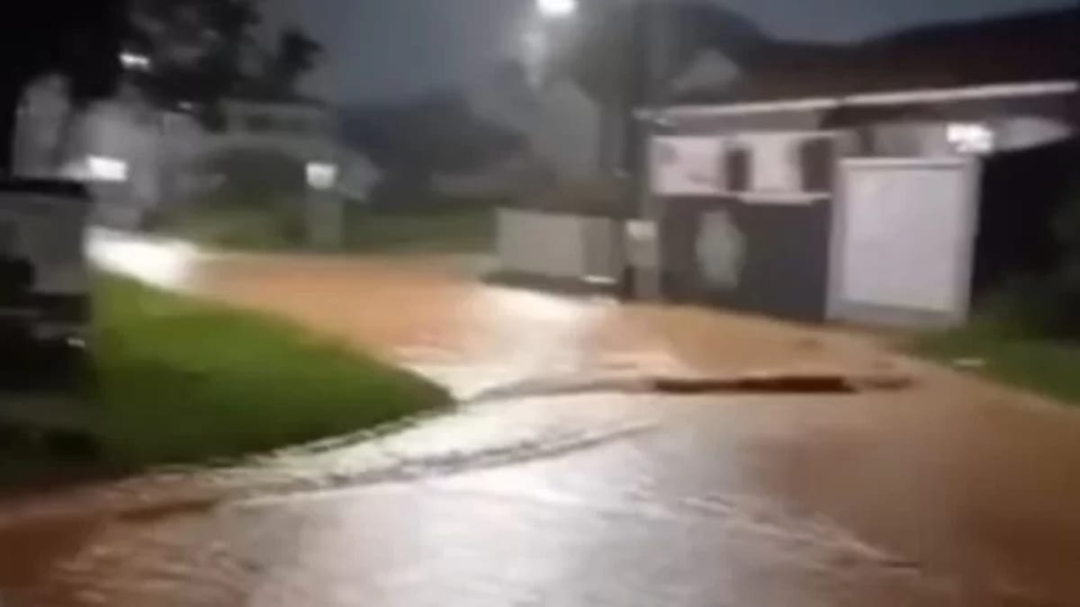 Temporal deixa quase 100 mil unidades sem energia em Santa Catarina