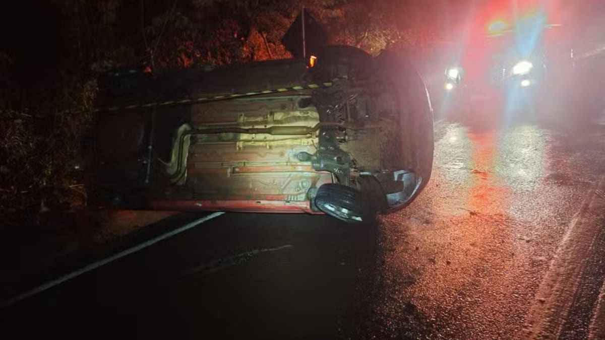 Adolescente é flagrada com 130 kg de maconha após acidente na SC-305
