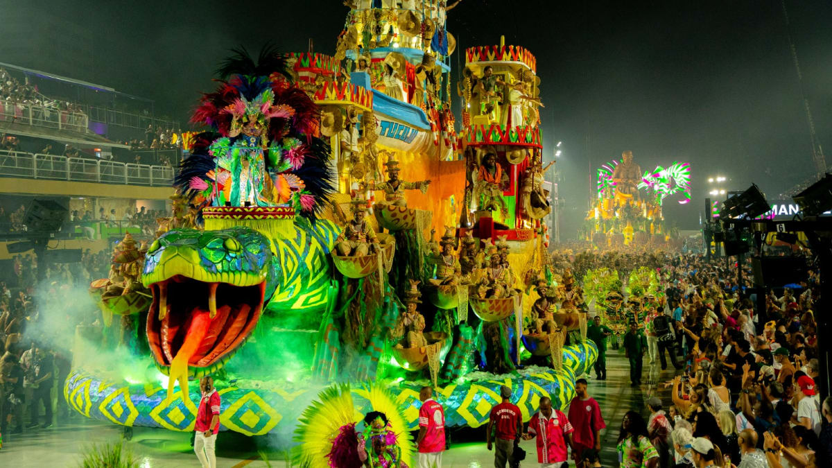Escola de Samba Mangueira celebra 98 anos com ações sociais e culturais