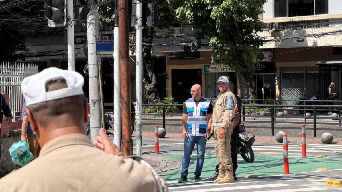 Operação na Tijuca fiscaliza uso irregular de ciclofaixa por motocicletas