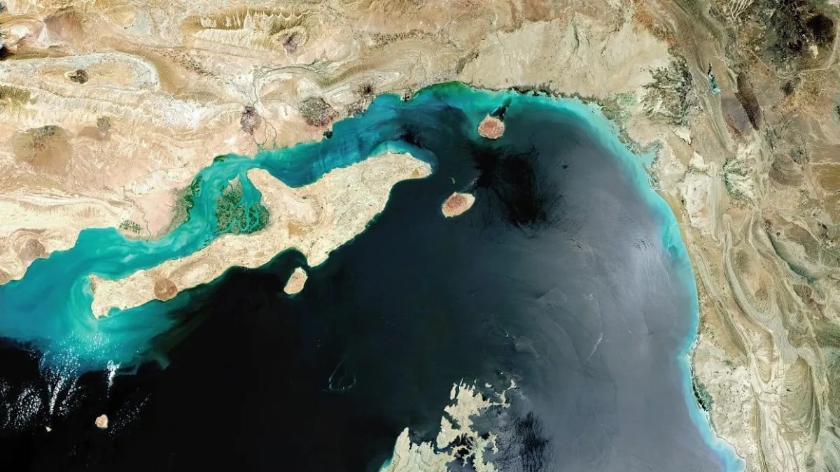 Navios voltam a cruzar Estreito de Ormuz após cessar-fogo entre EUA e Irã