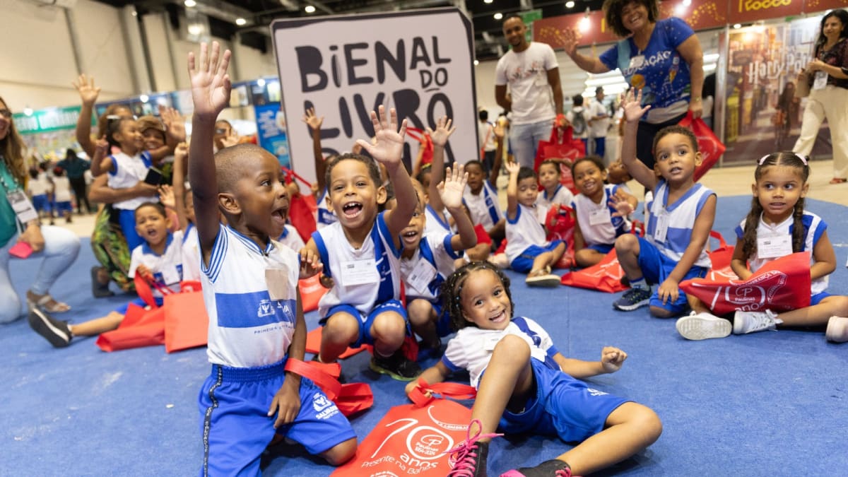 10 mil estudantes de Salvador participam da Bienal do Livro da Bahia 2026 com vale-livro de R$ 40