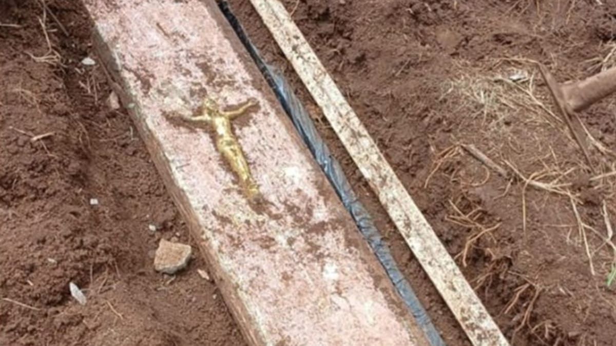 Ossada humana é encontrada em caixão artesanal em Três Barras
