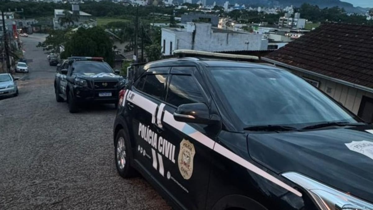 Polícia Civil realiza operação contra facção criminosa em Balneário Camboriú e Camboriú
