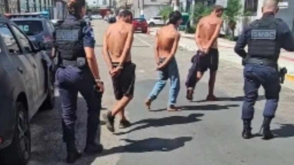 Três homens são presos após tentarem furtar estande de tiros em Camboriú